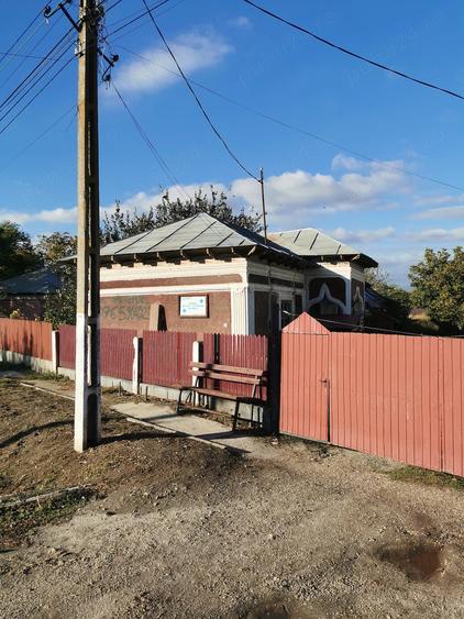 Casă cu 6 camere cu Teren 1800 Mp în Fântânele