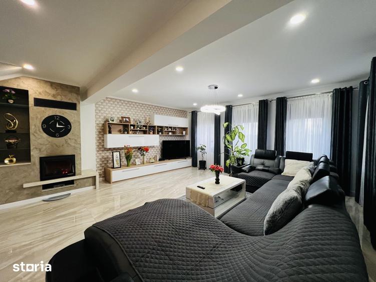 Casă cu 5 camere cu Teren 860 Mp în Sânmihaiu Român
