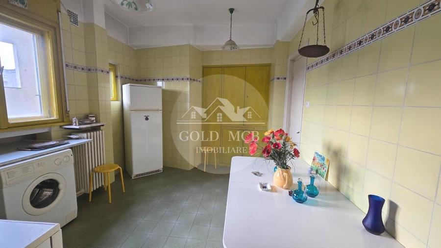 Apartament cu 3 camere circular în P-ța Universității
