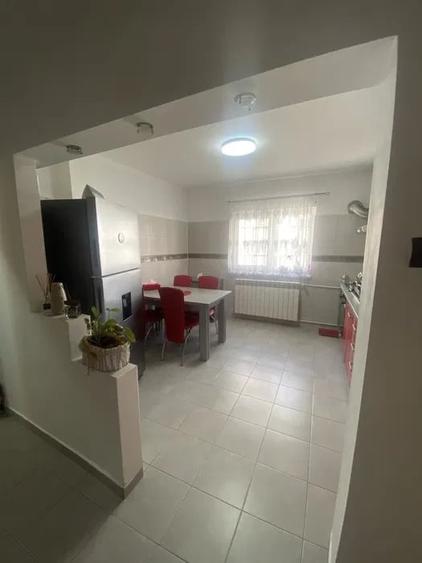 Apartament cu 2 camere decomandat, mobilat în Vitan Mall