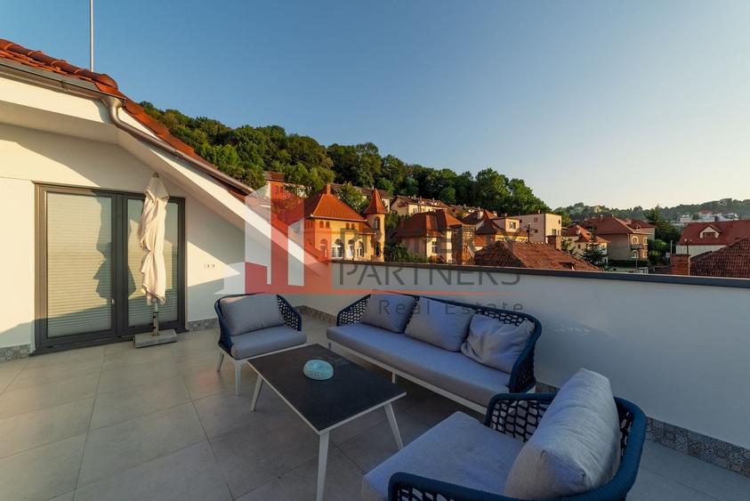 Apartament cu 4 camere decomandat în Central