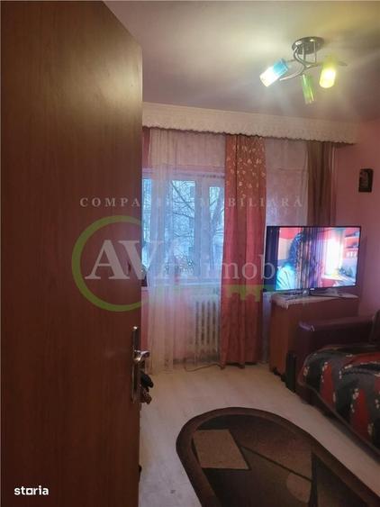 Apartament cu 3 camere semidecomandat în Central