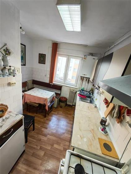 Apartament cu 4 camere semidecomandat, mobilat în Mănăștur