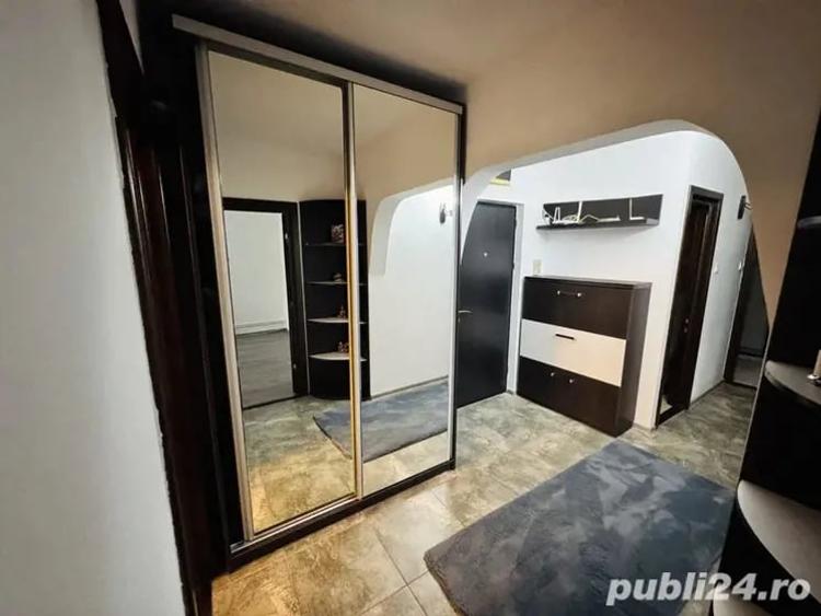 Apartament cu 3 camere decomandat, mobilat în Delfinariu