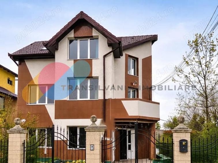 Casă individuală cu 7 camere cu Canalizare în Zorilor