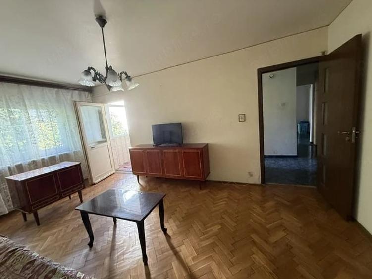 Apartament cu 3 camere decomandat în Brazda lui Novac