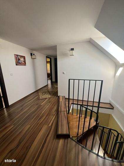 Casă cu 4 camere în Central