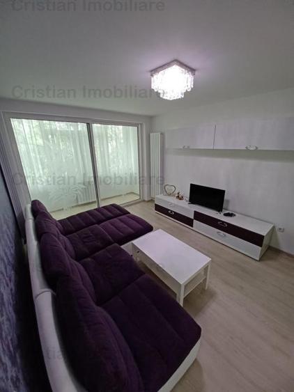 Apartament cu 2 camere semidecomandat în Independenței