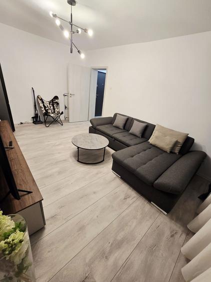 Apartament cu 2 camere decomandat în 1 Mai