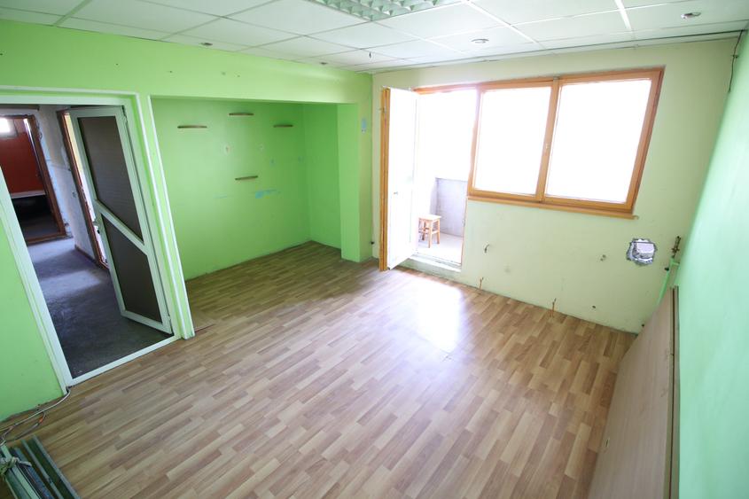 Apartament cu 3 camere decomandat în Micro 20