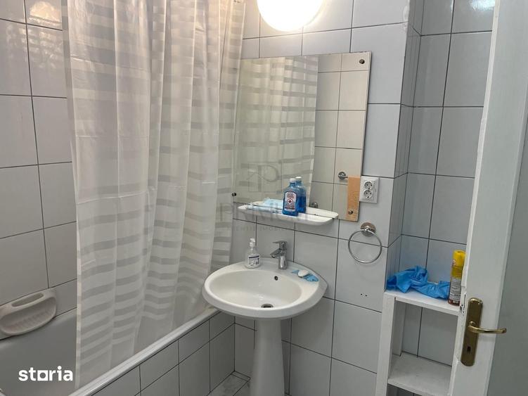 Apartament cu 3 camere decomandat în Medicină