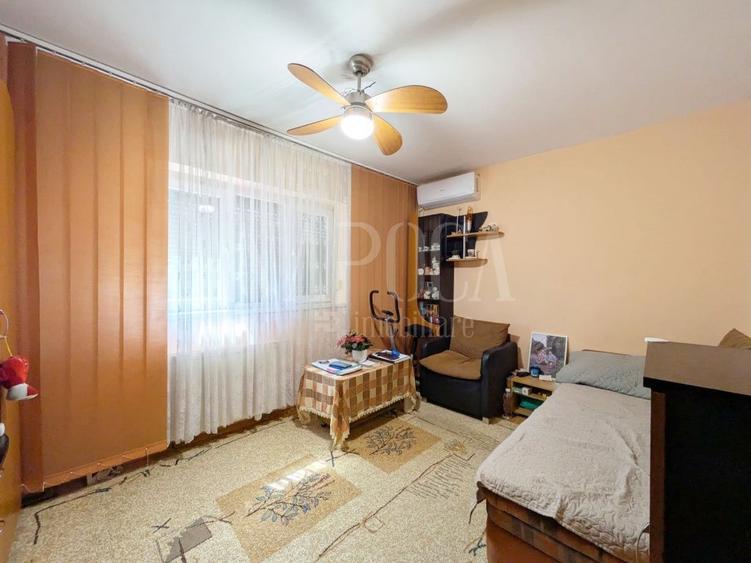 Apartament cu 4 camere decomandat în Central