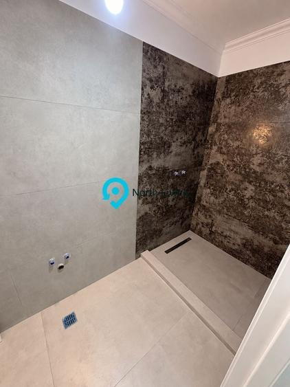 Duplex cu 5 camere cu Canalizare în Central