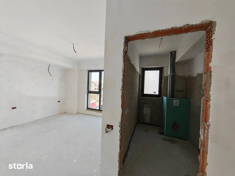 Apartament cu 3 camere semidecomandat în Băneasa