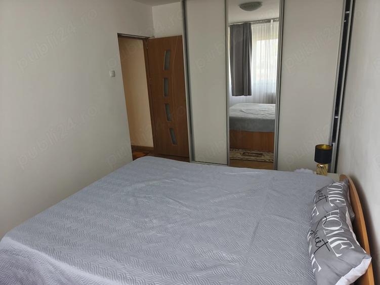 Apartament cu 3 camere semidecomandat în Apusului
