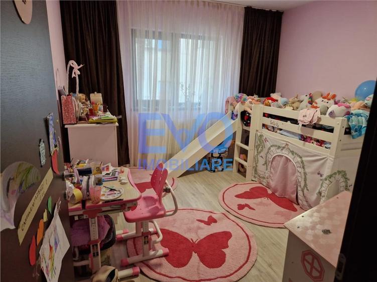 Apartament cu 3 camere semidecomandat în Valea Lupului