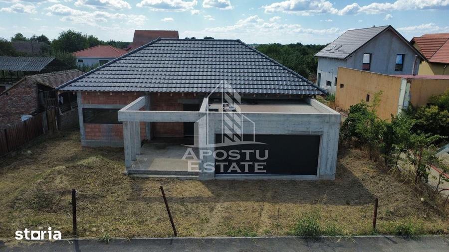 Casă cu 4 camere cu Teren 671 Mp în Parța