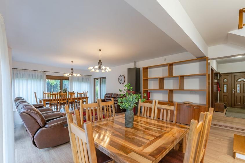 Casă individuală cu 5 camere cu Teren 1300 Mp în Predeal