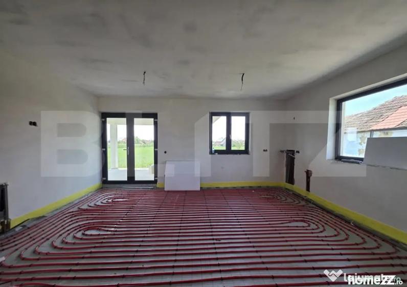 Casă cu 4 camere cu Teren 800 Mp în Amați