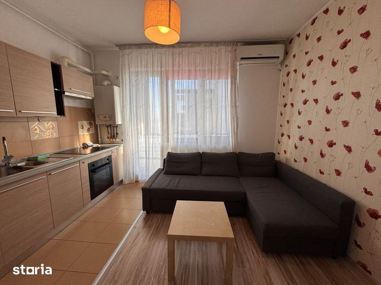 Apartament cu 3 camere semidecomandat în Rahova