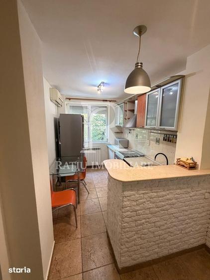 Apartament cu 3 camere semidecomandat în Decebal