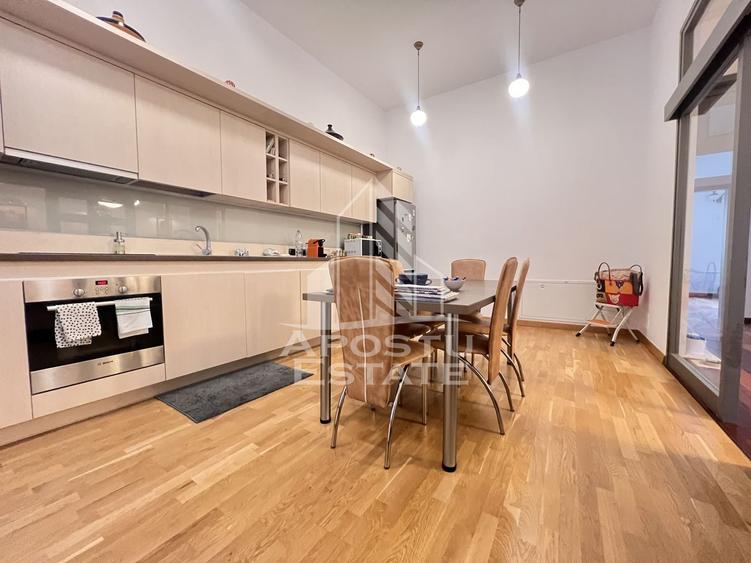 Apartament cu 5 camere decomandat în Central
