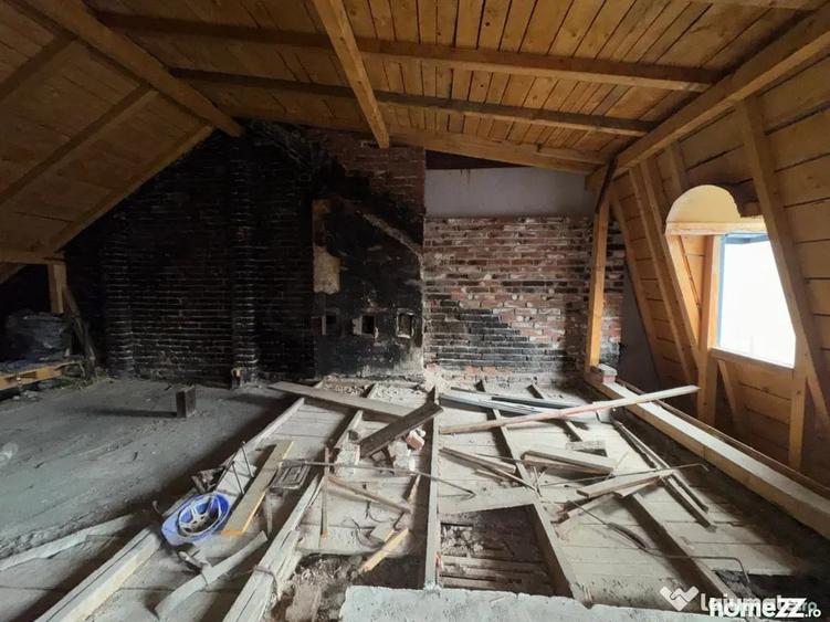 Casă cu 11 camere cu Teren 341 Mp în Dudești