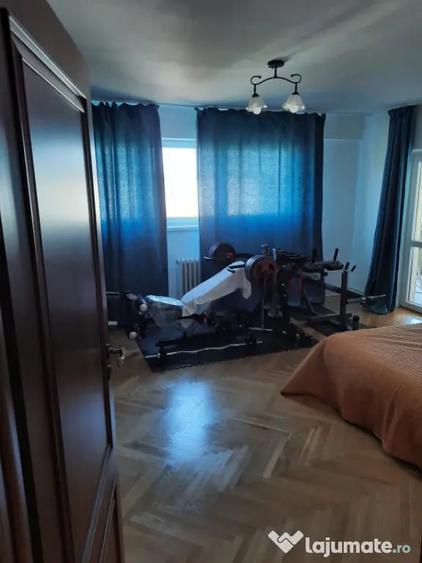 Apartament cu 4 camere decomandat în Grigorescu