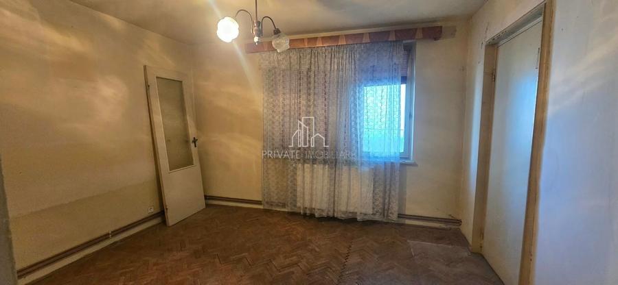 Apartament cu 3 camere decomandat în Est