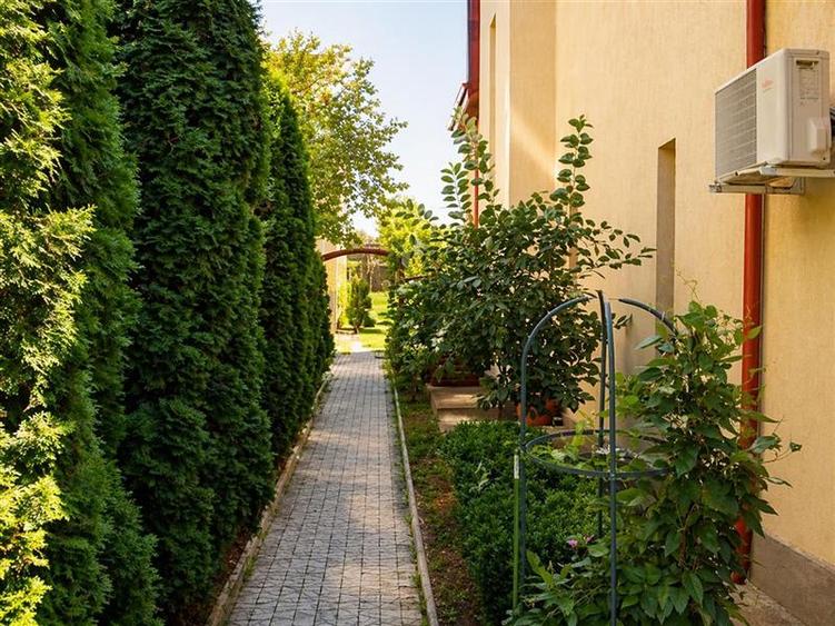 Casă individuală cu 9 camere cu Canalizare în Tudor Vladimirescu