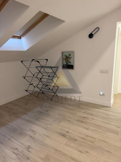 Duplex cu 10 camere cu Canalizare în Pipera