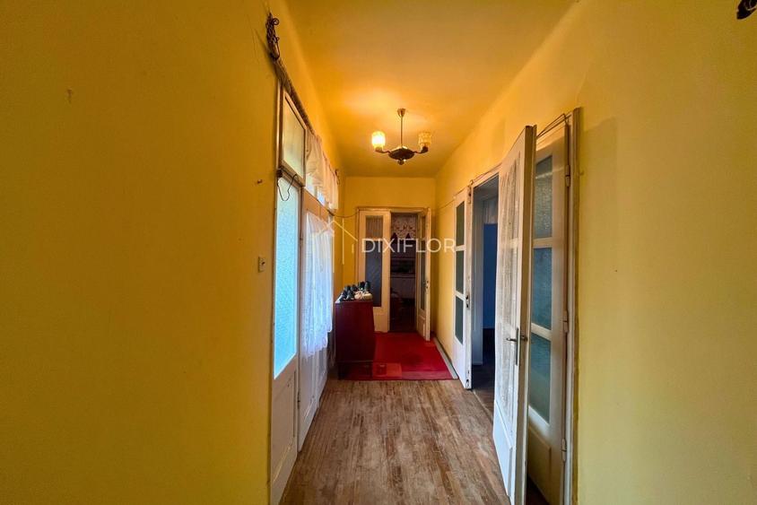 Casă individuală cu 2 camere cu Canalizare în Central