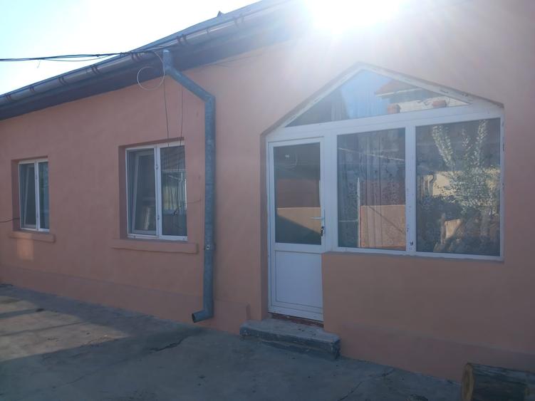 Casă cu 5 camere cu Canalizare în Nanov