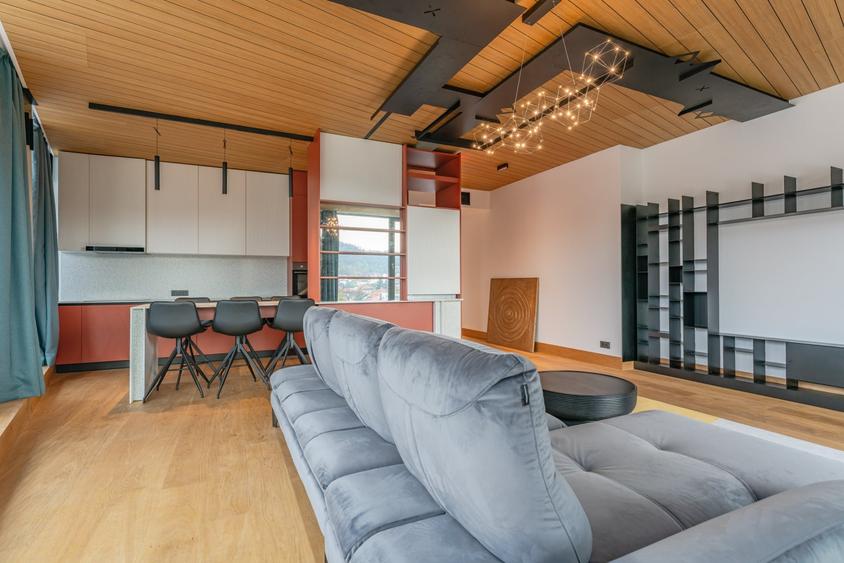 Apartament cu 4 camere decomandat, mobilat în Ultracentral