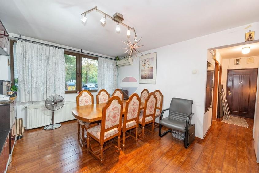 Apartament cu 3 camere semidecomandat, mobilat în Titan