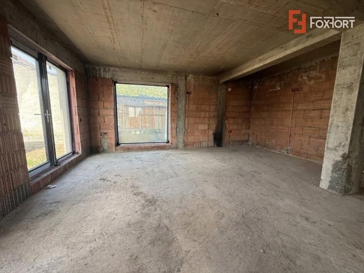 Duplex cu 4 camere cu Canalizare în Sânandrei
