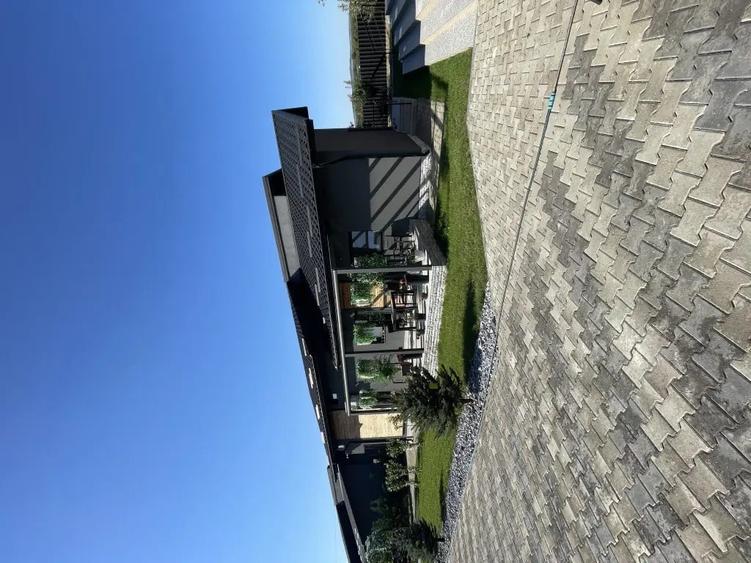 Doua case una langa cealalta in Miroslava, Ciurbesti - 2
