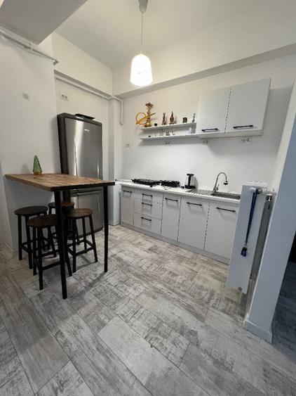 Apartament cu 3 camere semidecomandat în Mihai Bravu
