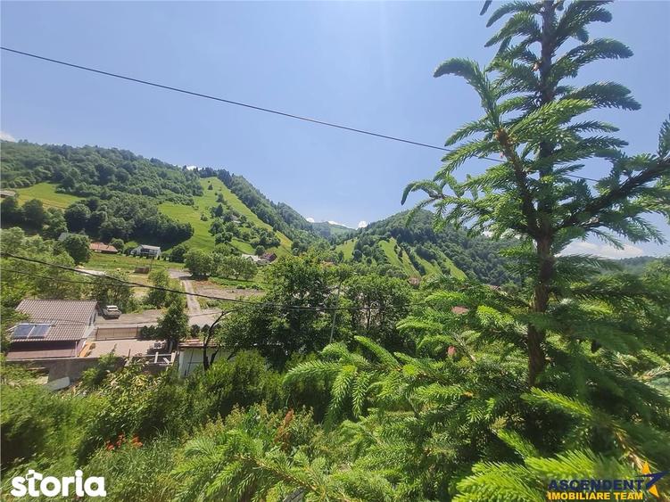 Teren de 2327 mp, în Moieciu
