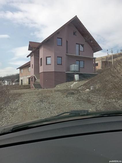 Casă cu 6 camere cu Teren 700 Mp în Șura Mare