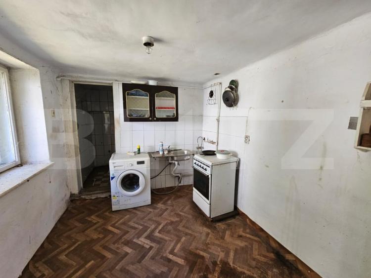 Casă cu 5 camere cu Teren 1249 Mp în Laz (Săsciori)