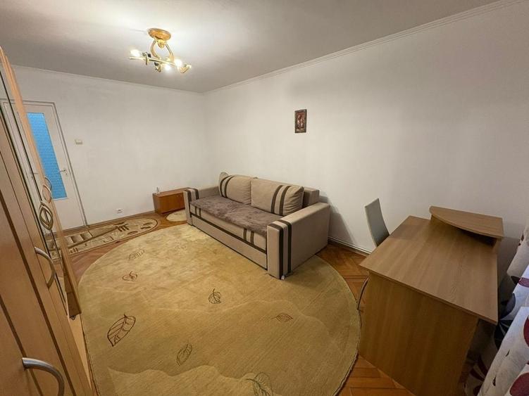 Apartament cu 2 camere decomandat în Sub Arini