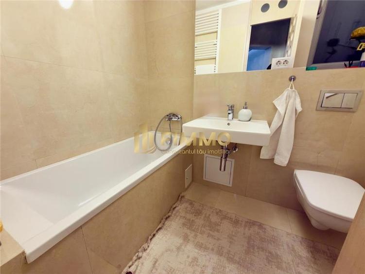 Apartament cu 5 camere semidecomandat în George Enescu