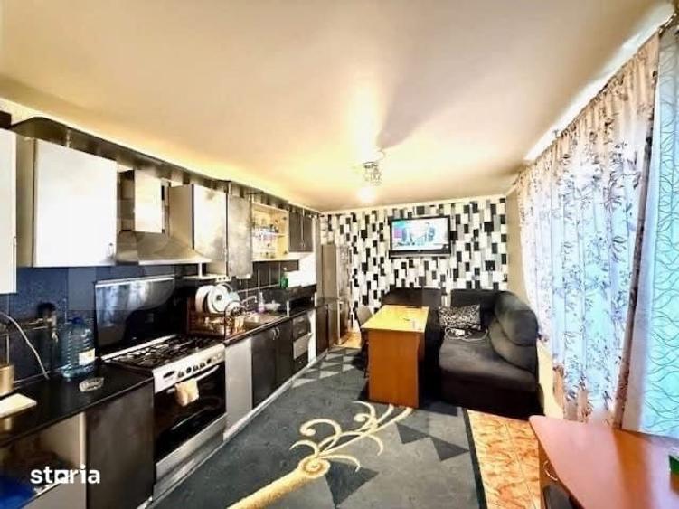 Casă cu 5 camere semidecomandat cu Teren 700 Mp în Central