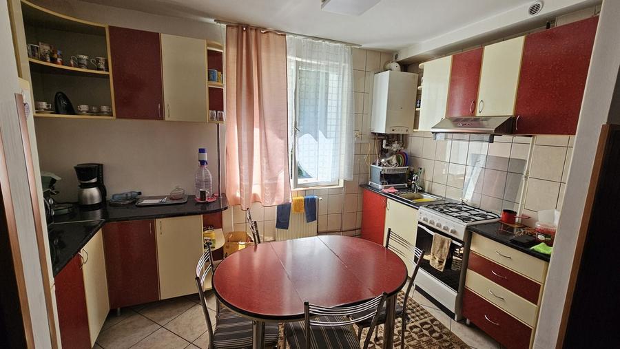 Apartament cu 3 camere în Dâmbu Pietros