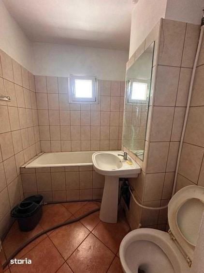 Apartament cu 4 camere decomandat în Tei
