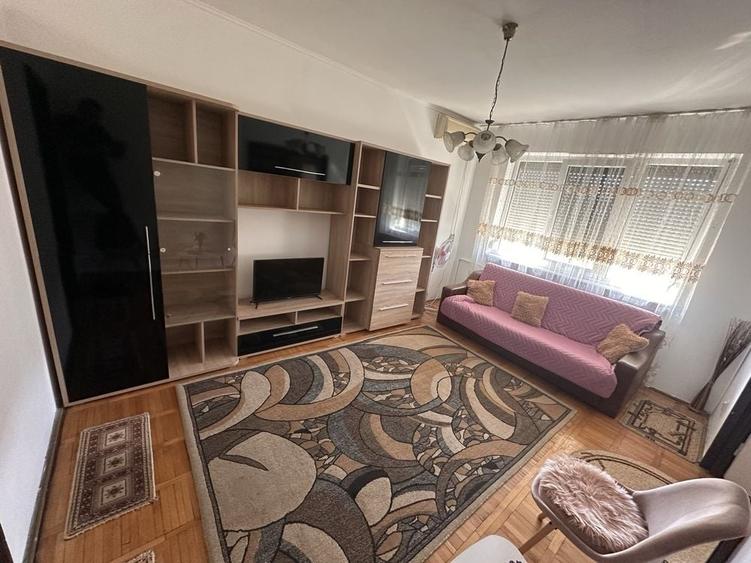 Apartament cu 4 camere decomandat în Dacia