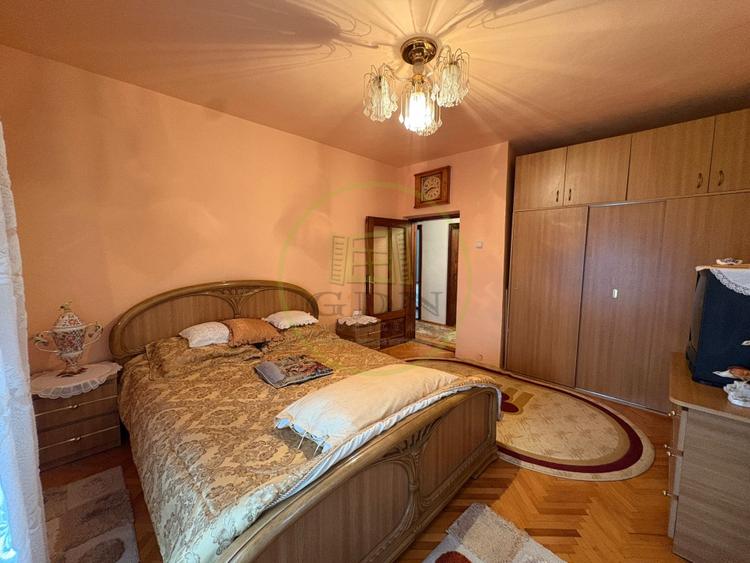 Casă individuală cu 5 camere cu Canalizare în Valea Rosie