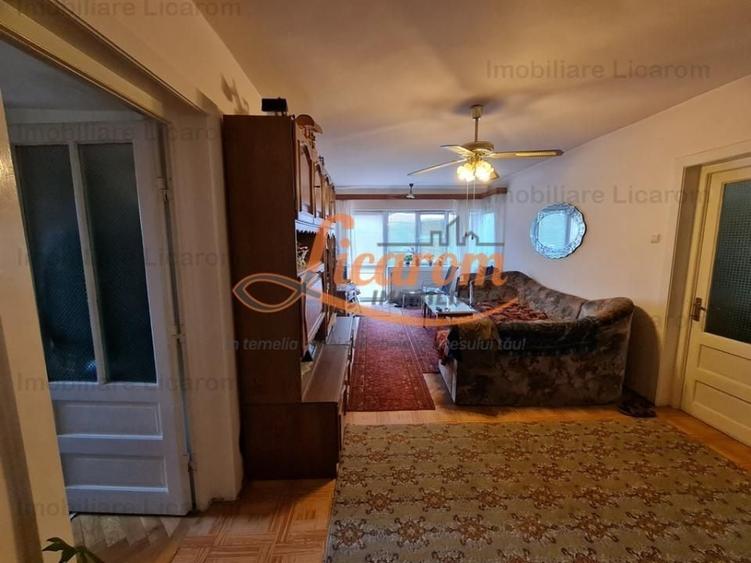 Casă individuală cu 15 camere decomandat cu Canalizare în Bartolomeu
