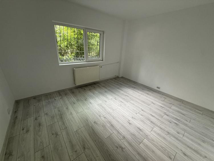 Apartament cu 3 camere decomandat în Tei